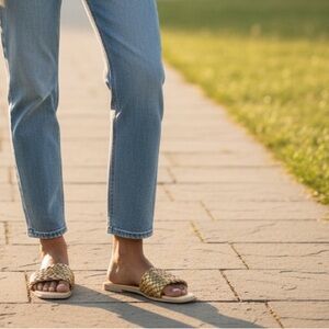 Old Navy Straight-Leg Jeans in Light Blue Wash